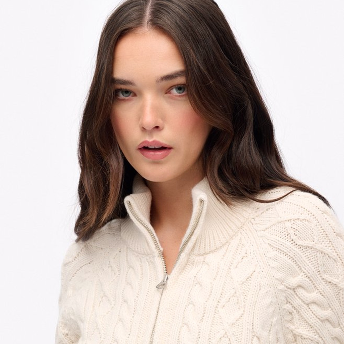 Chica con ropa de moda